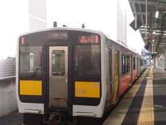 水戸駅９：２２発郡山駅行きの列車。
乗車時間に余裕があったので、ホットコーヒーを買って乗り込む。
とりあえずクロスシートへコーヒーを、網棚へリュックサックを載せて
外に出て列車の写真をパチリ。このクロスシートで乗り合わせたオジサマと
思いがけず話が弾むことになりました～（笑）