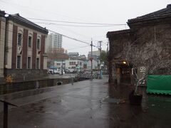 こちらも小樽の歴史的建造物に指定されている「大正硝子館 本館」
明治39年に建てられた名取高三郎商店を改装しています。

この辺りから堺町通りにかけては「大正硝子館」と名の付く別館が多くあります。