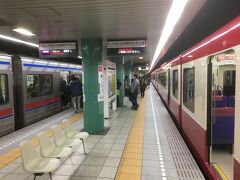 都営浅草線を
今度は泉岳寺駅で下車します。