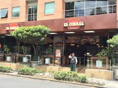NO.９ エル コラール 93公園店 （EL CORRAL）

ハンバーガーを主としたファミレス的なレストラン。
コロンビアでマクドナルドが浸透しないのはエルコラールがあるからとも言われています。