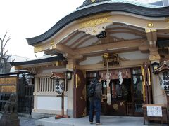 国道15号線を南下すると高輪神社です。