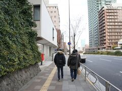 明治学院大学の横を通り、国道1号線（桜田通り）を北上します。