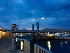 こちらが離島ターミナルです。
離島へ向かう始発は7時すぎてからなので、人も少なく静かです。