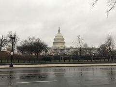 US.Capitol が見えてきました。国会議事堂ですよね。アメリカからのニュースなどで、テレビで良く目にします。