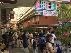 その後、駅前の商店街を通り目的地へ