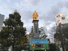 織田信長さんが駅前に。