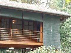 ホーチミン主席が１９６９年の死去まで住んでいた木造高床式の住居です。
