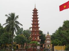 鎮国寺の高い塔。