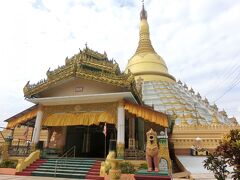 何だか味気ないですが、淡々と次の場所へバイクタクシーで向かいます。

4つ目は、マハーゼディー・パヤー。
ここは、少し奥まった場所にあり、入り口は小さめ。
長い参道もありません。