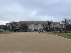こちらはアメリカ歴史博物館（Smithsonian National Museum of American History）。ナショナルモールのほぼ中央、ワシントン記念塔の近くですね。