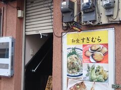 JR中央線の立川駅から伸びる道沿いには、こんなお店がたくさんありました。晩ご飯を食べたのはここ。なかなか美味しかったです。