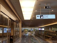 チェックインを行い、今回は2016年修行を行なったJALにてソウルに向かいます。

まずは羽田空港にてラウンジから☆
