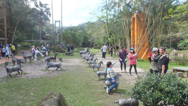 こんなのを見ると、ただの遊園地にしか見えませんね（笑）。