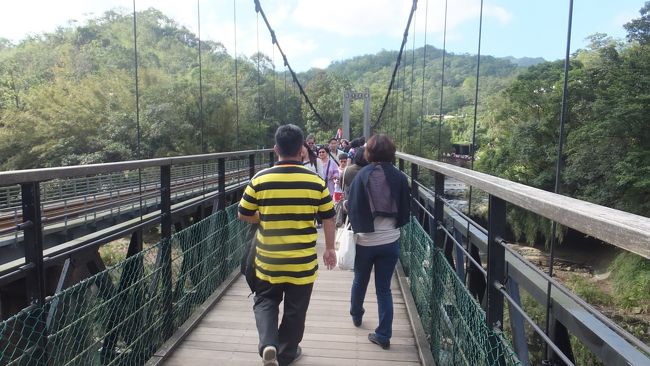 家内は平気です。<br />川からの高さは約２０メートルほどですが、怖いものは怖い。