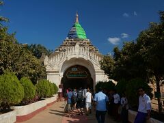 アーナンダ寺院へ。
バガンの中でこの寺院が１番見ごたえがあった。