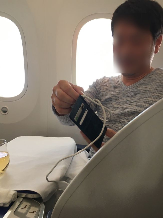 ミー太郎さんのお知り合いとは、なんと4トラでＡＮＡ修行で有名な『修』のシャツを着る男こと『こぶぞう』さんでございました。<br /><br />更に偶然にもお隣ということで、年始から修行には良い年になることを予感させます！