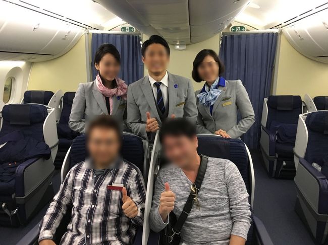 ＨＮＤにだいぶ早く到着です。乗客が降機後こぶぞうさんが例のヤツを頼んでいただいており、チーパーさん達と初ムロショットを。さすがこぶぞうさん！