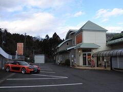 プリン専門店「クレヨン」に立ち寄る。
オレンジ色のFDがカッコイイ！少し渋川寄りに姉妹店の「ディーズガレージ」があり、そちらにはこのような車がいっぱい並んでいる。