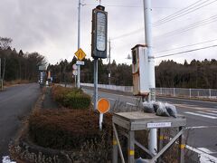 伊香保グリーン牧場前を通過。思ったより道路はガラガラ。
気温5度。沿道にはすべり止め用の砂が多く用意されている。