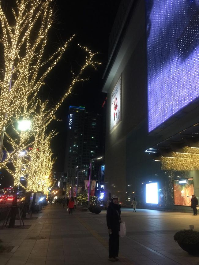 外に出たらすっかり暗くなってました。