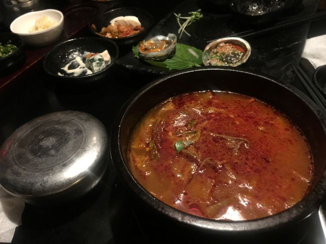 締めのユッケジャン。<br /><br />辛くて完食できず。<br /><br />そろそろ11時半。