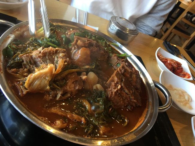 知ってました？<br /><br />カムジャタンのカムジャってじゃがいもの事ではないそうです。<br /><br />このカムジャタンじゃがいもが入ってない！！と話したら、背骨の骨付き肉のことをカムジャと言うそうです。<br /><br />はじめて聞きました！！