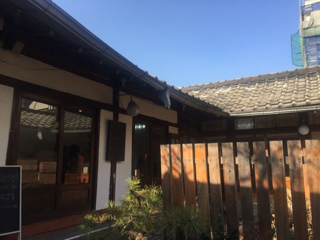 民家を改装して、食堂にしたようです。<br />