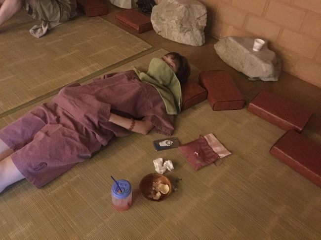 いつでもどこでも爆睡。。