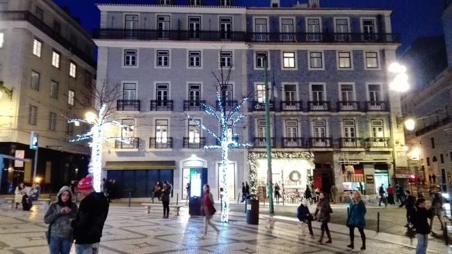 さすが、クリスマスが近い時期のせいか、夜になると至るところでイルミネーションが輝き、あの幻想的？！な光景は、ムードもかなりありました。<br /><br />