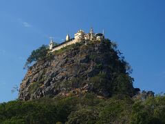 バルーンツアーの後はポッパ山へ。
９：００出発のシェアタクシーに間に合わなかったため、３０，０００チャットでタクシーをチャーター。
２時間弱で到着。