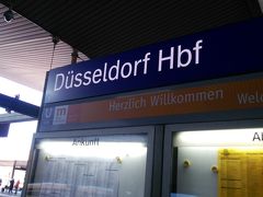 1時間半くらいでデュッセルドルフ中央駅 Dusseldorf Hauptbahnhofに到着。