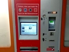 デュースブルクHbf駅にて、SchonerTagTicket Singleを購入する。
券売機で購入しないと２ユーロ追加される。
なかなか、どうやって買うのかがわからなかったですね。