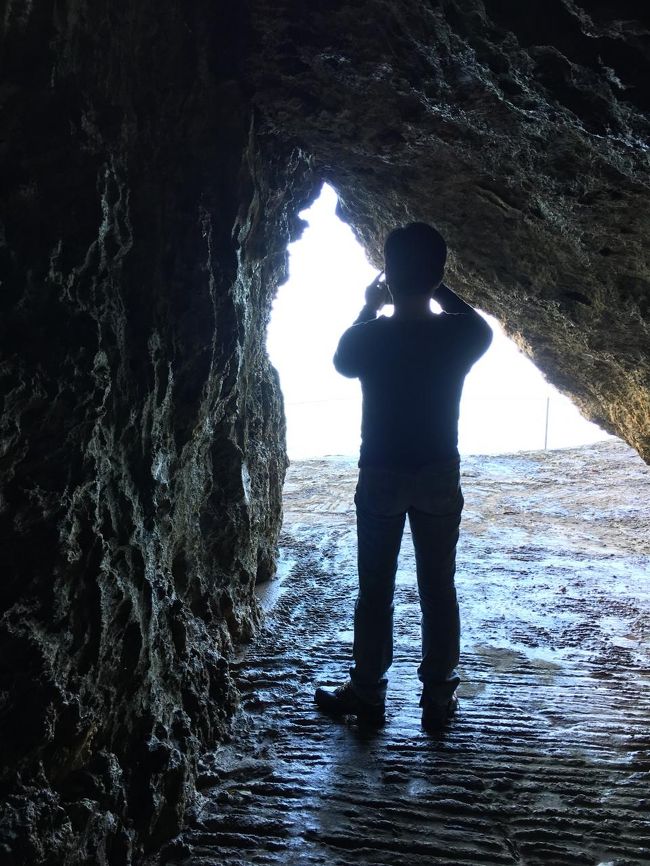 奥に進むと海に出ます。他の洞窟には無い感じですね