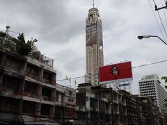 ■□■□■2016夏/ジャカルタ・バンコクを巡る夏の一人旅[６日目]
□■□■□８月１３日(金)：バンコク２日目
■□■□■プラトゥーナーム市場

このビルの１階と裏に巨大な迷路が広がっています。
迷っちゃってネ～～＼(^o^)／