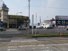 山口県の徳山と大分県の竹田津港を結ぶスオーナダフェリーが発着する徳山港へは徳山駅から徒歩5分程度。スオーナダフェリーは1日5往復、運賃は大人片道2,700円。