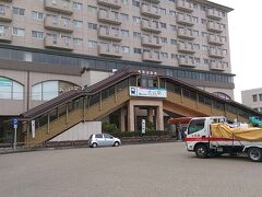●名鉄犬山駅

駅の上に住宅がある合理的な駅です。
お城を目指します。