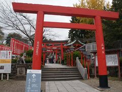 ●三光稲荷神社＠犬山城界隈

針綱神社の横にもう一つ、神社がありました。
ここから、犬山城に抜けれるようです。