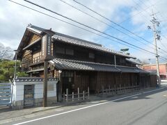 尾西市歴史民俗資料館別館(旧林家住宅)．美濃路に面して建つ．
名称は恐らく文化財登録時のもので文化遺産オンラインのままにしている．
大正期の建造，木造2階一部平屋建，切妻造，桟瓦葺，国登録有形文化財．
旧宿の景観を構成する主要要素となっている．