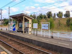 そして、海王丸駅に到着・・・。
もっと海王丸パークの中に駅があるのかと思っていましたが、こんなところにひっそりとあるのですね～