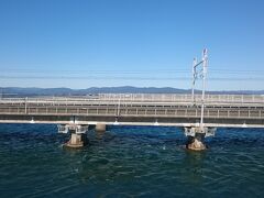 2016.12.30　浜松ゆき普通列車車内
浜名湖にかけられた鉄橋を渡る。