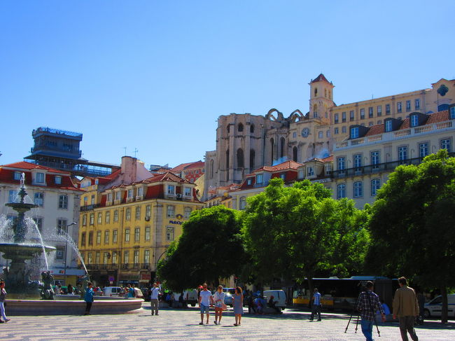 バスにて<br />11:45 レゲンゴスモンサラーシュ<br />→14:15 リスボン <br />リスボンへ戻ってきました。