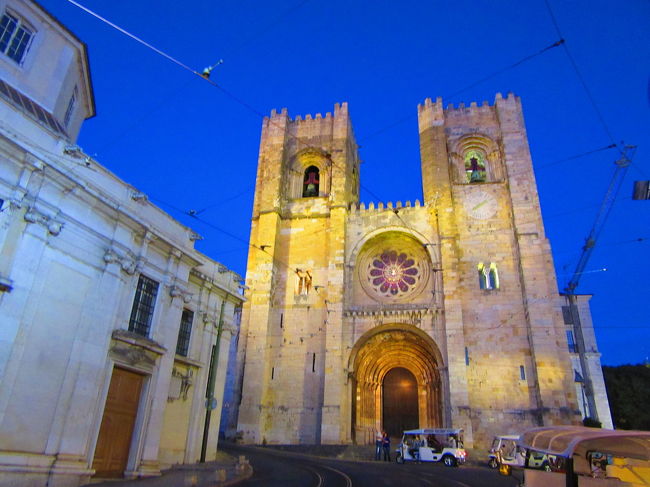 陽が落ちて、真っ青に。