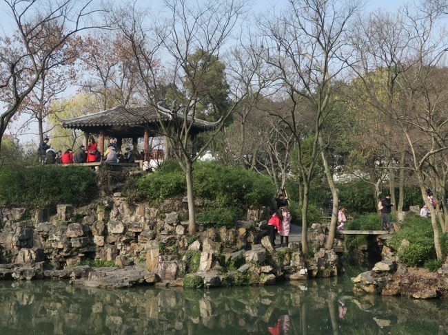 遠香堂付近から見た「雪香雲尉亭」。