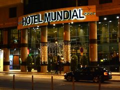 エアポートバスで2,30分でロシオ広場に到着。そこから徒歩5分程、2泊お世話になるHotel Mundialにチェックイン。
広場から近いとは言え、まだ方向感覚がないし石畳をスーツケース引っ張るのはやっぱり大変だった。WiFiでナビしてもらいながら到着。ケチらずタクシーにすれば良かったかしらん？(;'∀')

只今21：00。
R仔羊はちゃんとトランジット出来たかなぁ？