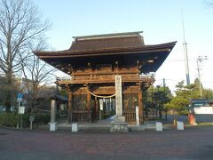 この日最初の訪問地は円鏡寺．
コンフォートホテル岐阜から北西へ約9km，所在地北方町北方．
写真は楼門．
1293年建造，三間一戸楼門，入母屋造，檜皮葺，国重要文化財．