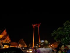 Wat Prayoonのお次はGiant Swing。
怪我人が続出したせいで今現在はお祭りなどですら使用されていないそうです。
