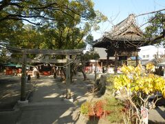 西條八幡社から東へ7kmほど，蟹江町須成字門屋敷上の富吉建速神社・八劔社に．地元では2社あわせて須成神社と呼ばれる．
733年行基による創建，木曽義仲中興と伝わる．
主祭神は素盞嗚尊及び草薙神霊．
境内拝観自由，駐車場あり（隣接の龍照院門前利用）．