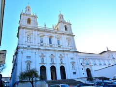 Igreja de Sao Vicente de Fora(サン ヴィセンテ デ フォーラ教会)

教会は9：00～だが隣接する修道院は10：00～なので、まだちょっと早い。
R仔羊、ここでポケゴーに反応（笑）何でもヨーロッパ限定ポケモンをゲットしたいんだとかで、この辺りで出没したらしい。じゃあ10：00にここに戻って来てねとしばし別行動。