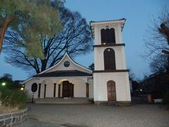 旧川上貞奴邸から西へ500mほどで名古屋市東区主税町のカトリック主税町教会に着く．
1887年に創建されている．だいぶ暗くなってきた．