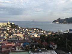 三島から伊東の宿へ戻る途中。
伊豆急の車窓から。
伊東まではＪＲですが、三島ー伊東はsuicaが使えませんので要注意。
ＪＲ東日本とＪＲ東海をまたぐからなんですね。精算窓口が混むので乗車券を購入しましょう。